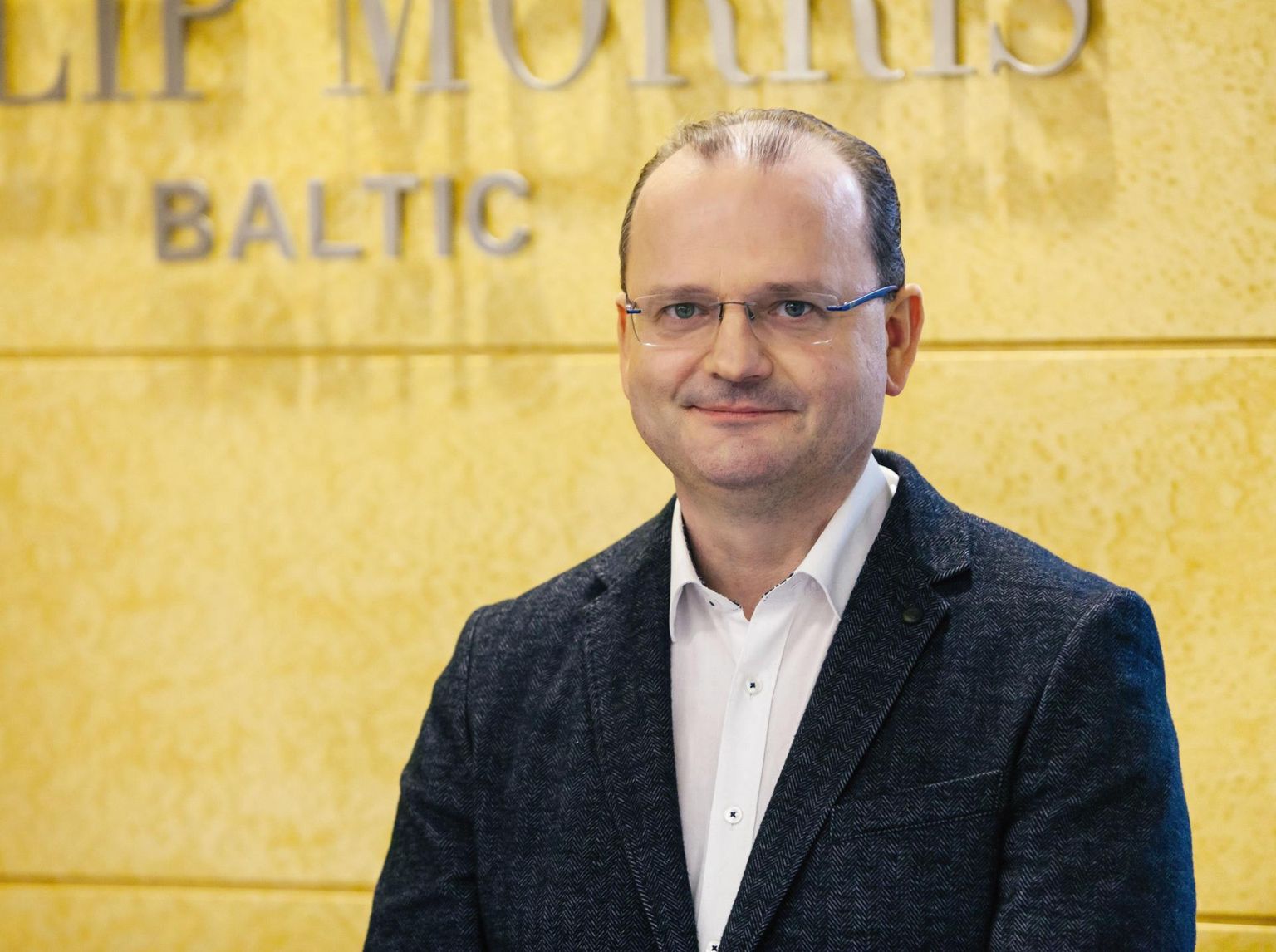 Philip Morris Internationali (PMI) Balti riikide peadirektori Mindaugas Dacyse sõnul ei maksa suitsetamisega üldse alustada, loobumiseks soovitab ta pöörduda nõustaja või spetsialisti poole.