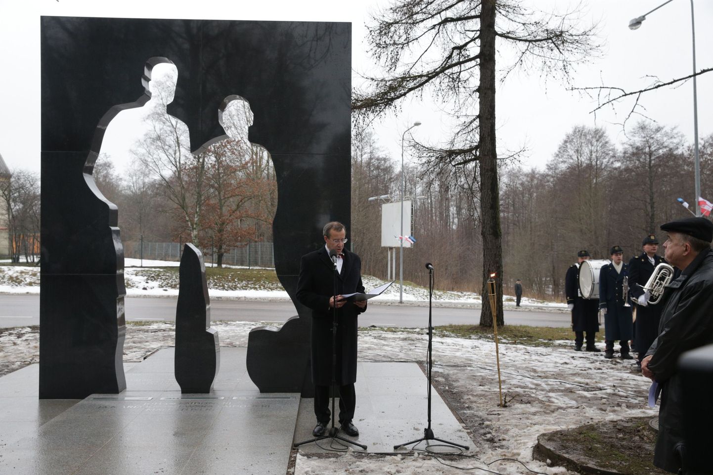 Eesti Sõjamuuseumis tähistati täna kindral Johan Laidoneri 130. sünniaastapäeva, lisaks avati ning pühitseti Johan ja Maria Laidoneri mälestusmärk.