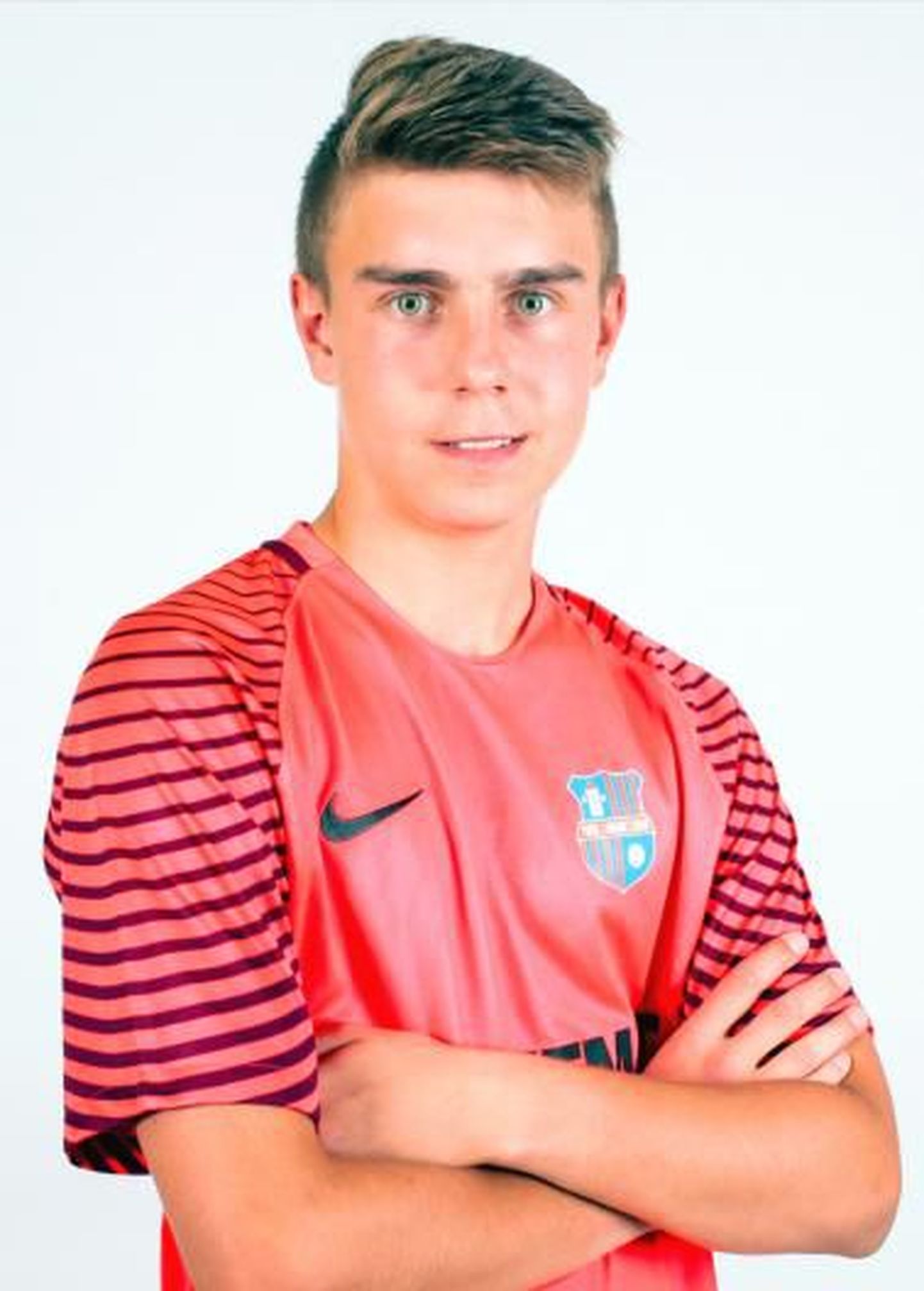 Вратарь сборной Эстонии U19 Рене Мерило - воспитанник кохтла-ярвеского ФК "Ярве", который сейчас входит в Пайдескую городскую команду.
