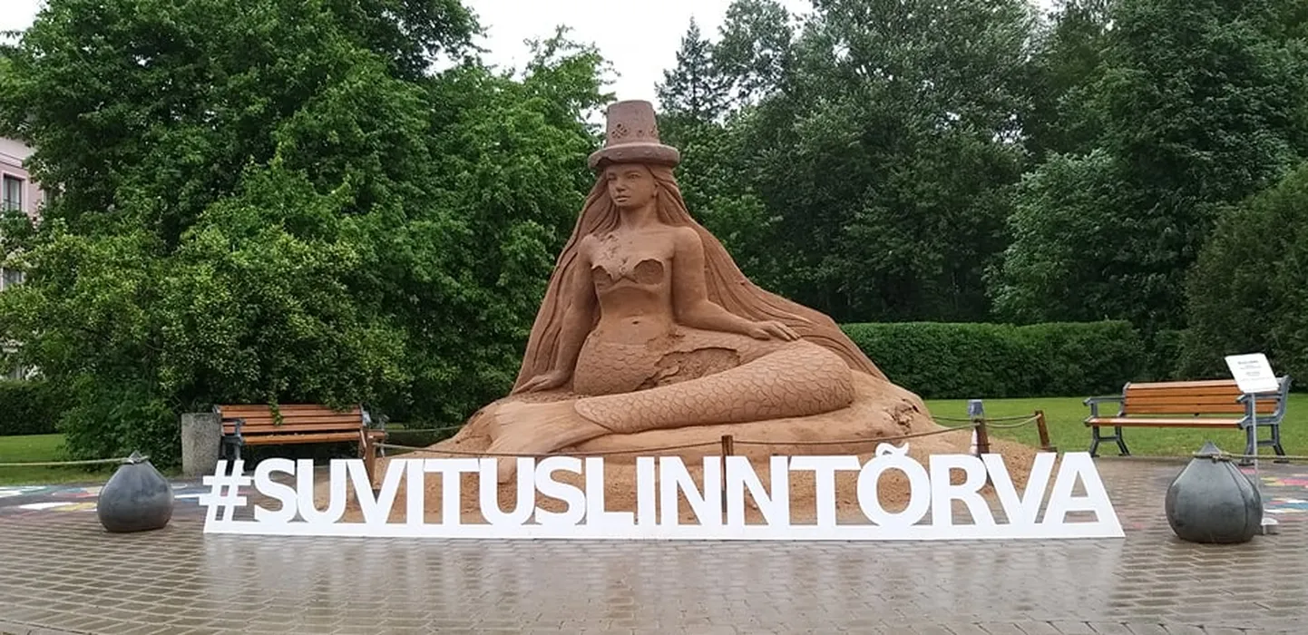 Tõrva liivaskulptuur «Mulgi näkk» sai tormis kannatada ning vajab uusi rindu.