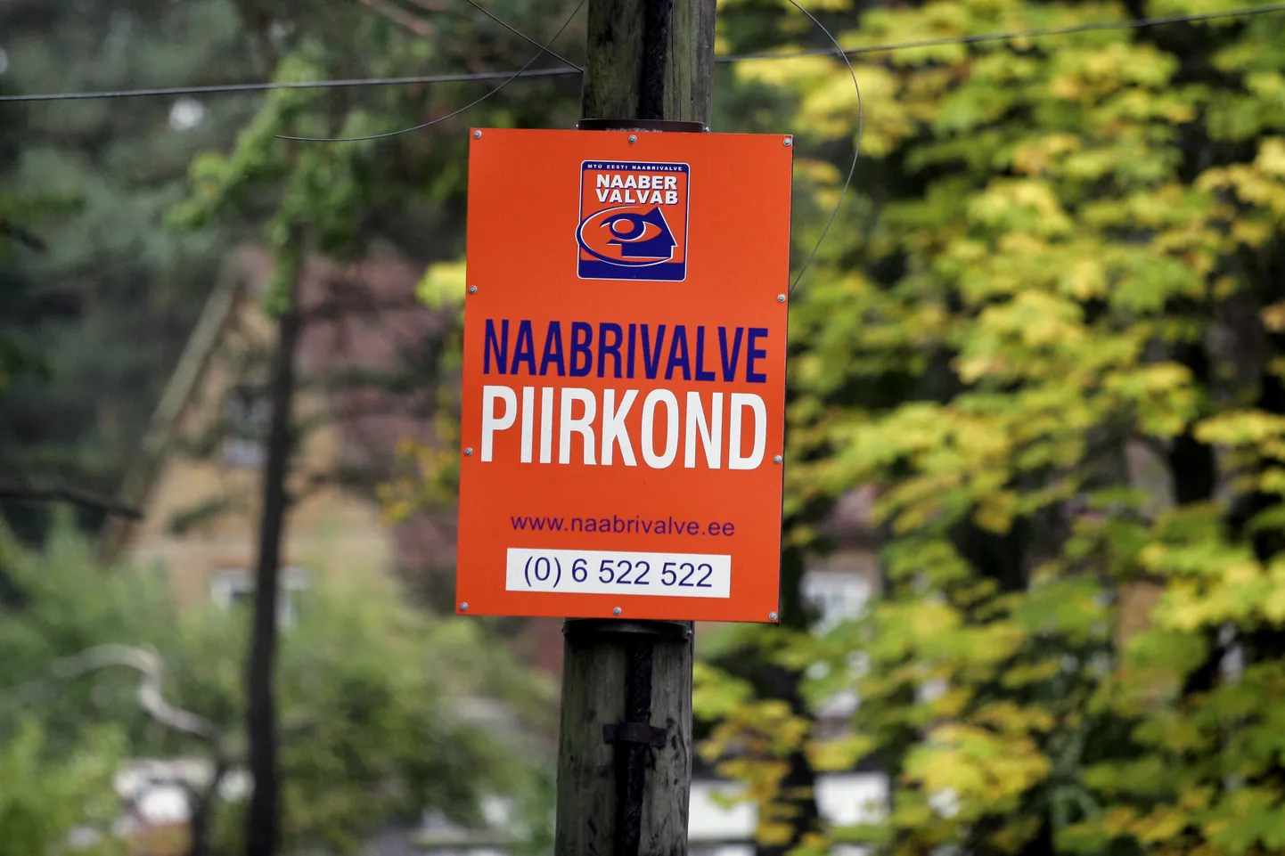 Naabrivalve tahvel Tallinnas Nõmmel