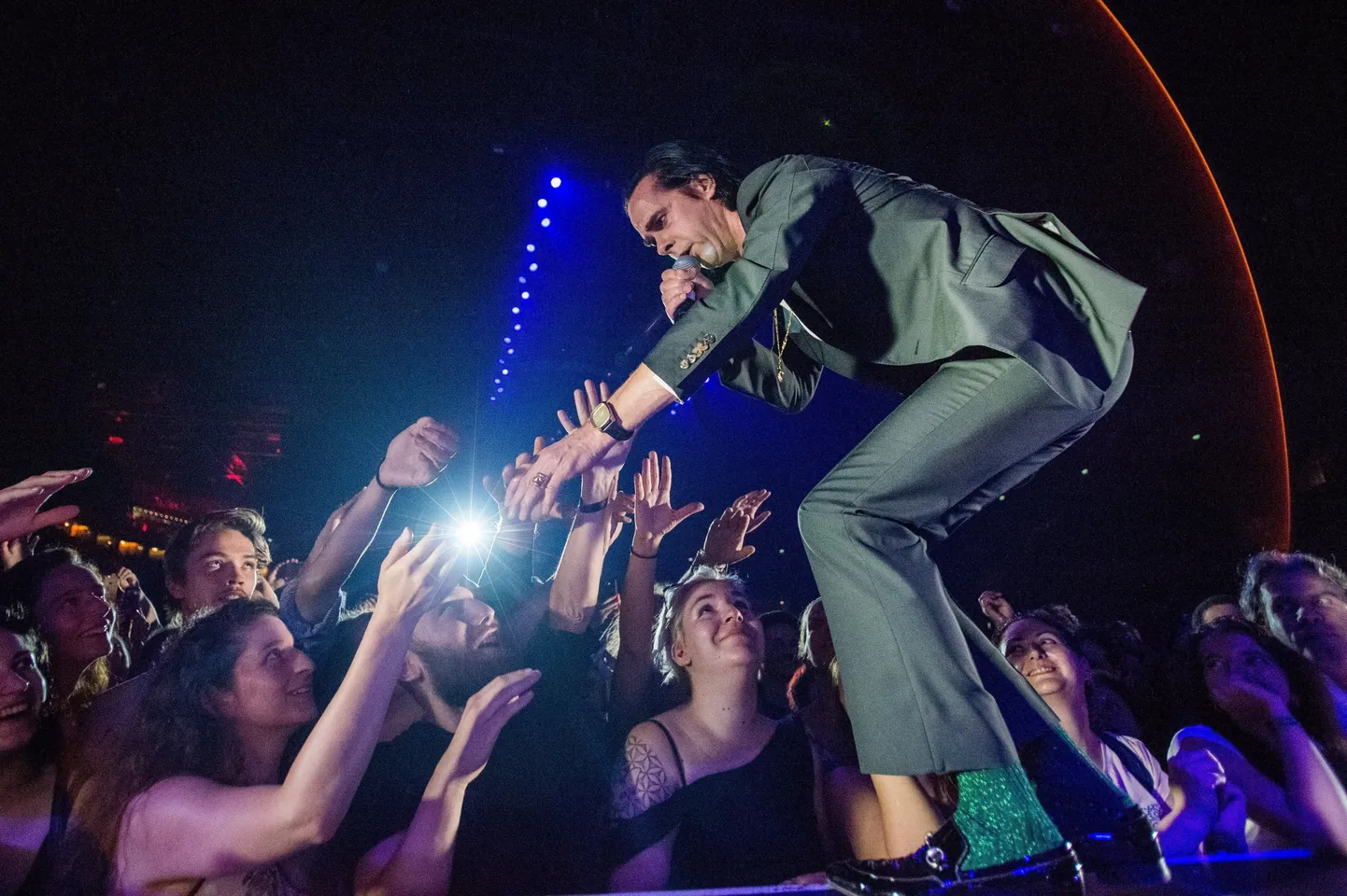 Nick Cave mitte küll Positivusel vaid Šveitsis publikut magnetiseerimas.