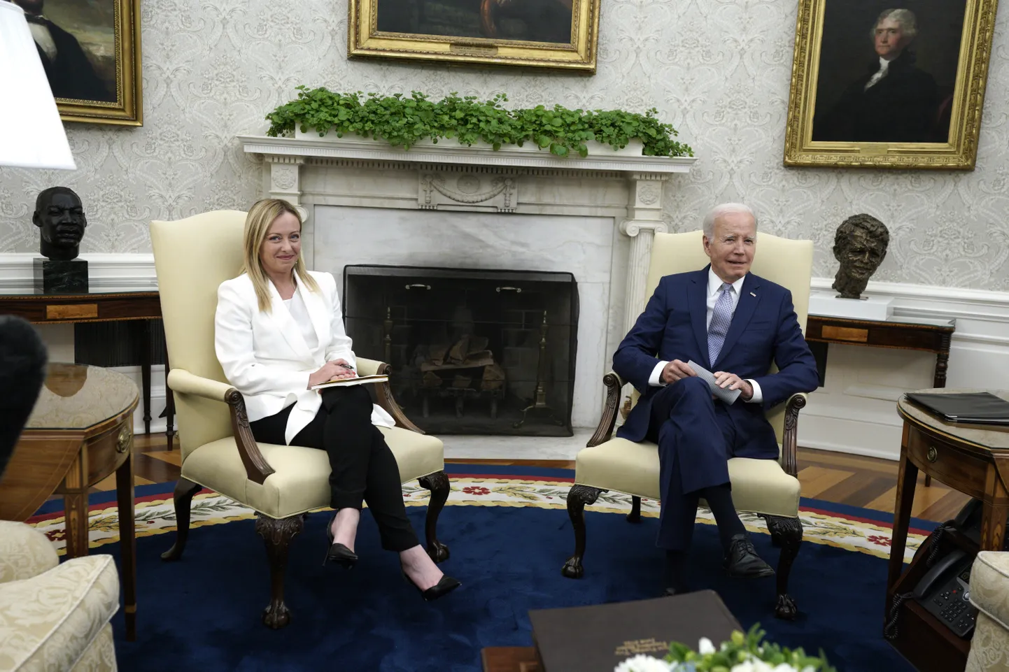 Giorgia Meloni ja Joe Biden Valges Majas.