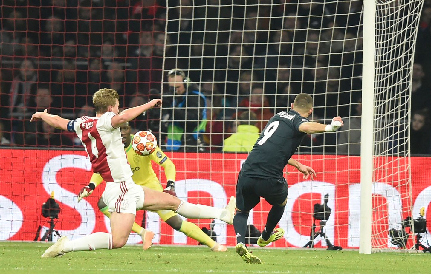 Karim Benzema värav Ajaxi vastu.