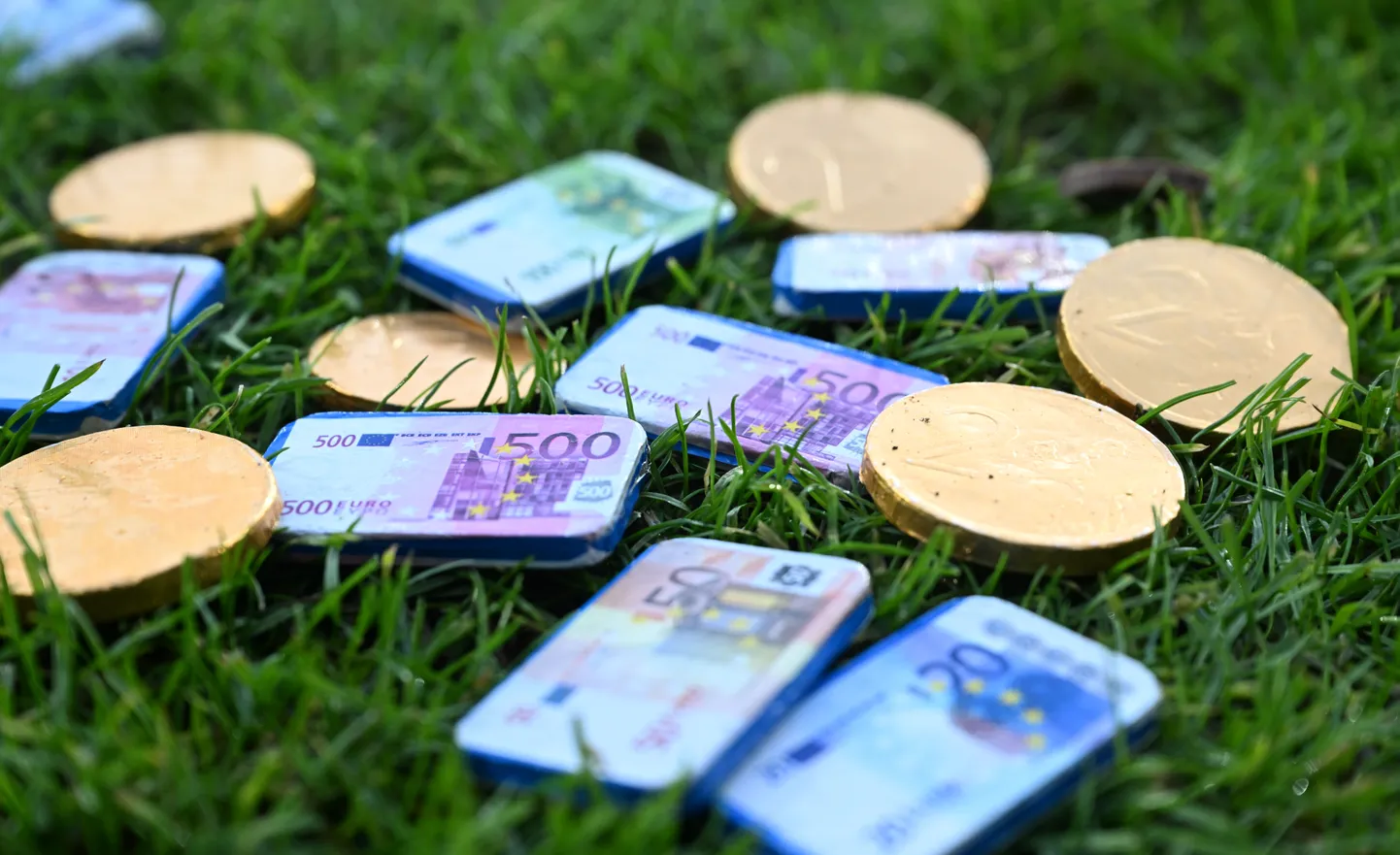 Kelmide jaoks spordis lihtsalt vedeleb raha maas, kuid selle kätte saamiseks on neil vaja sportlaste, treenerite või kohtunike abi.