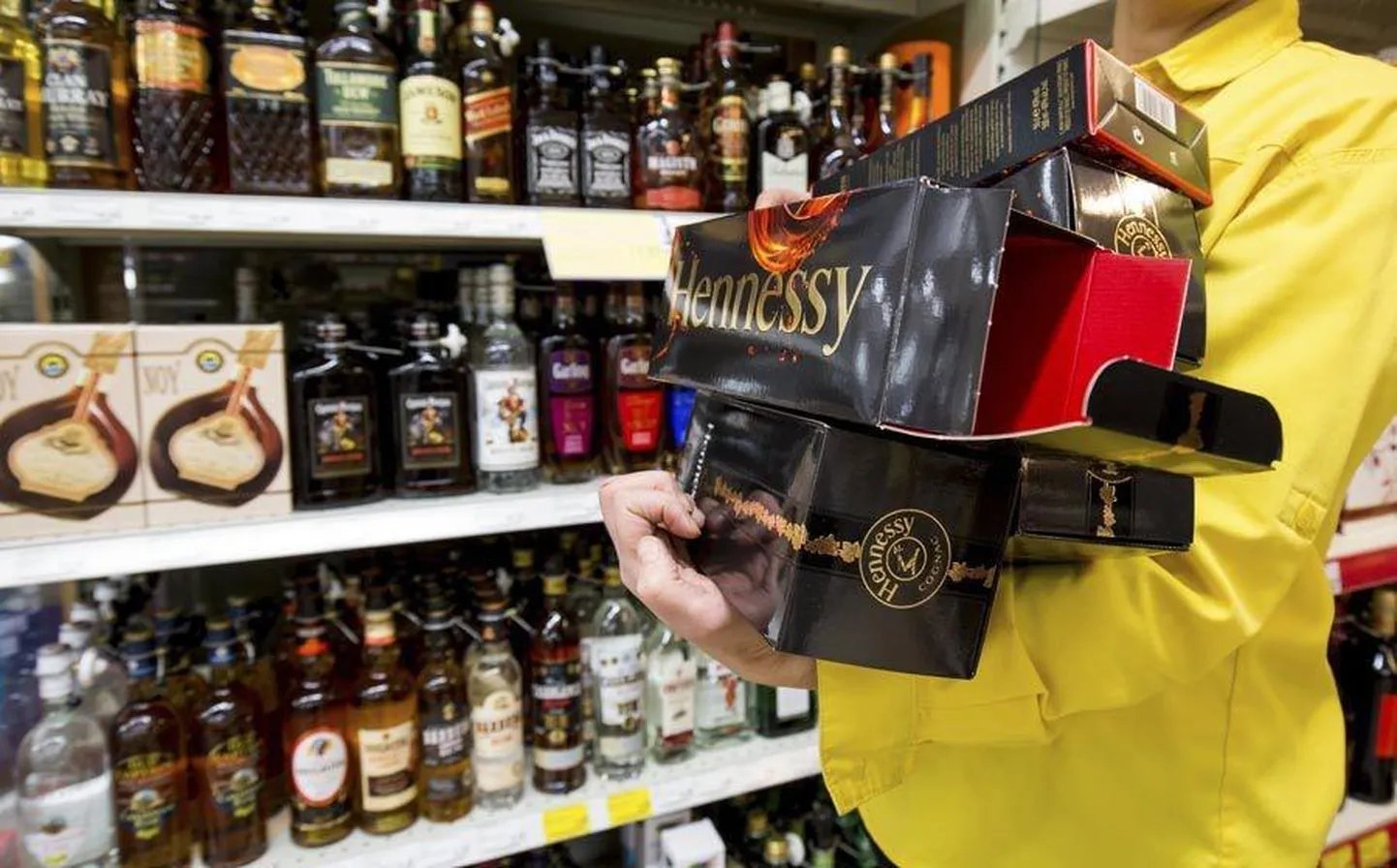 Alkoholi varastada püüdnud mees tabati teolt.