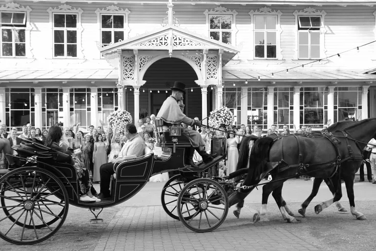 Kaarikusõit pulmas.