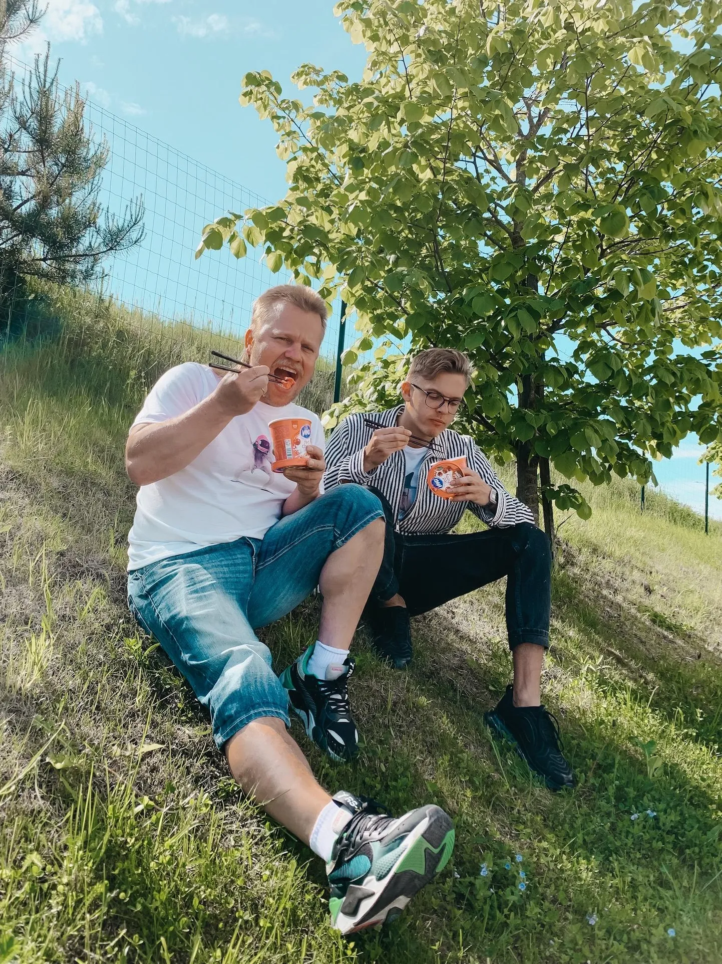 Indrek ja Jüri on head sõbrad ka väljaspool töiseid hommikuid, nad võtavad ette ühiseid avastusretki ning seiklusi. Tõsi küll, nii mõnigi vemp ja vigur jõuab hiljem muljete kaudu hommikuprogrammi kuulajateni.