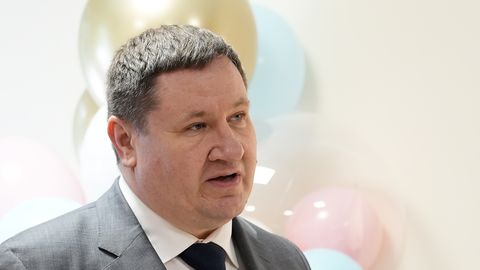 Deputāte: Prombūtnes laikā Ogres mērs Helmanis uzturas pašvaldības telpās
