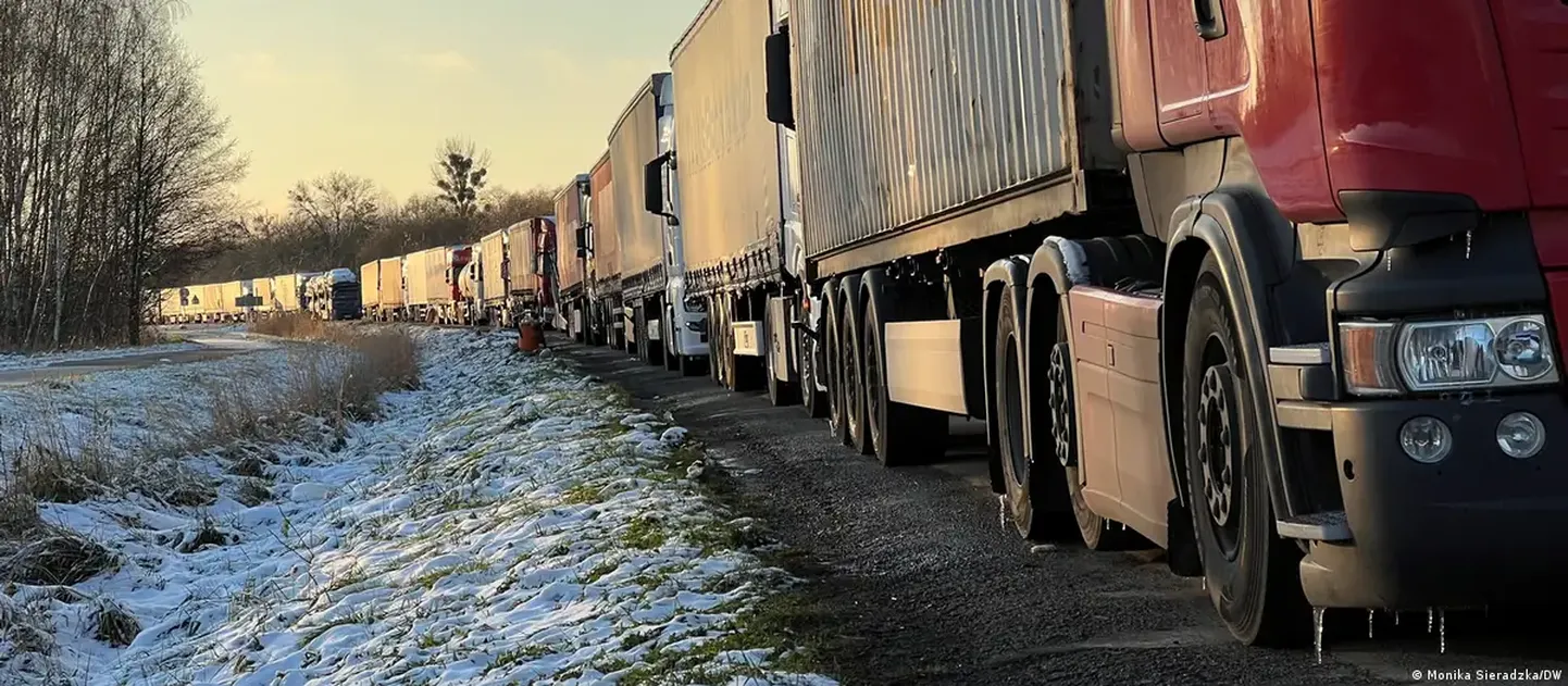 Украинские грузовики на польской стороне 22 ноября