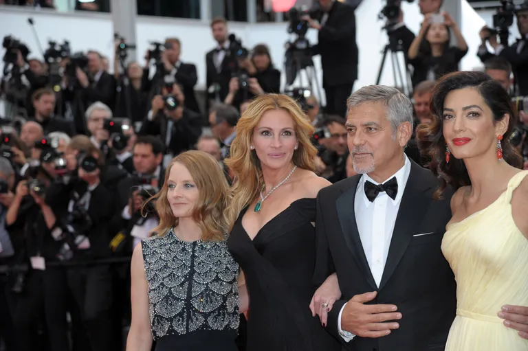 Julia Roberts, George Clooney and wife Amal Alamuddin, Jodie Foster attending the Money Monster Premiere, held at the Palais De Festival. Part of the 69th Cannes Film Festival in France. Джулия Робертс, Джордж Клуни и его жена Амаль Аламуддин, и Джоди Фостер на премьере Money Monster, прошедшей во Дворце фестивалей. В рамках 69-го Каннского кинофестиваля во Франции.