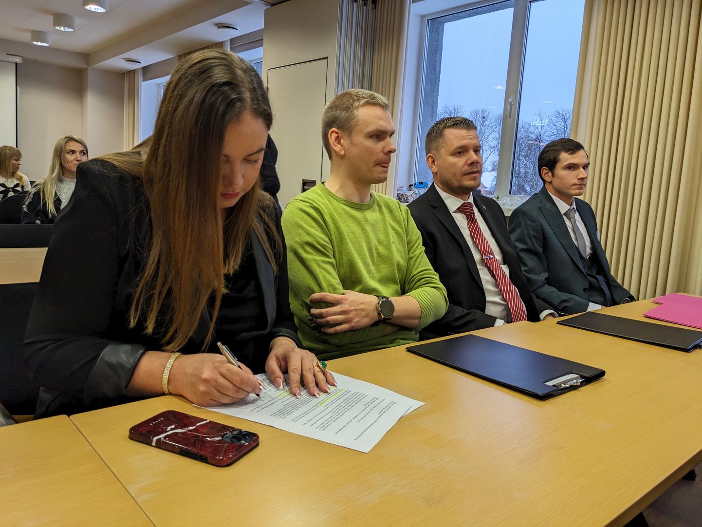 Kohtla-Järve uut linnavalitsust toetas volikogus 14 liiget.