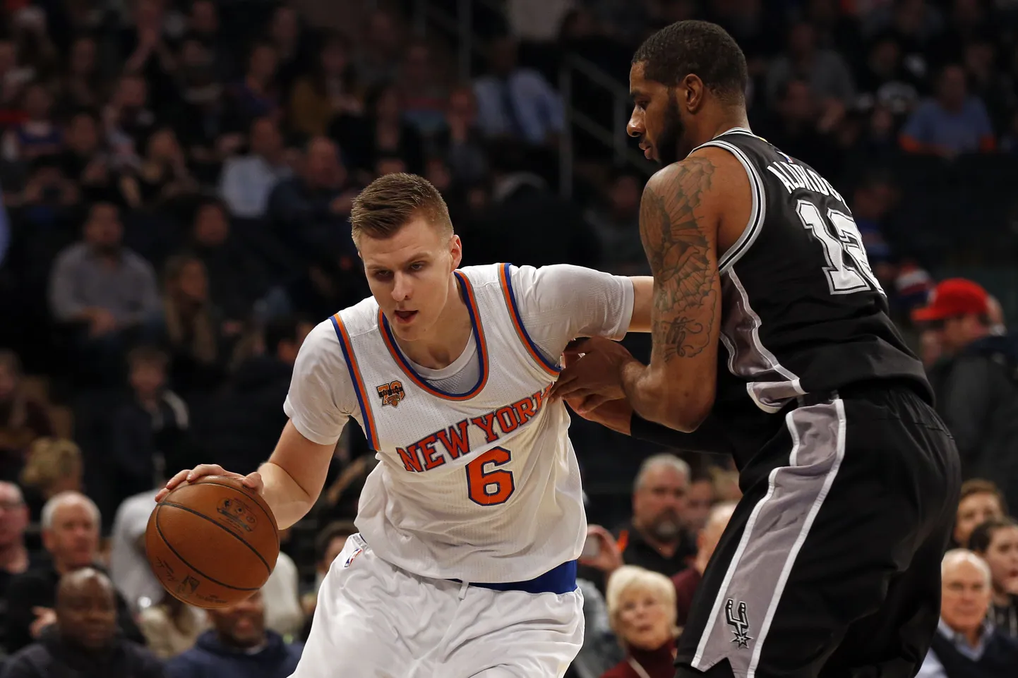Kristaps Porzingis New York Knicksi särgis.