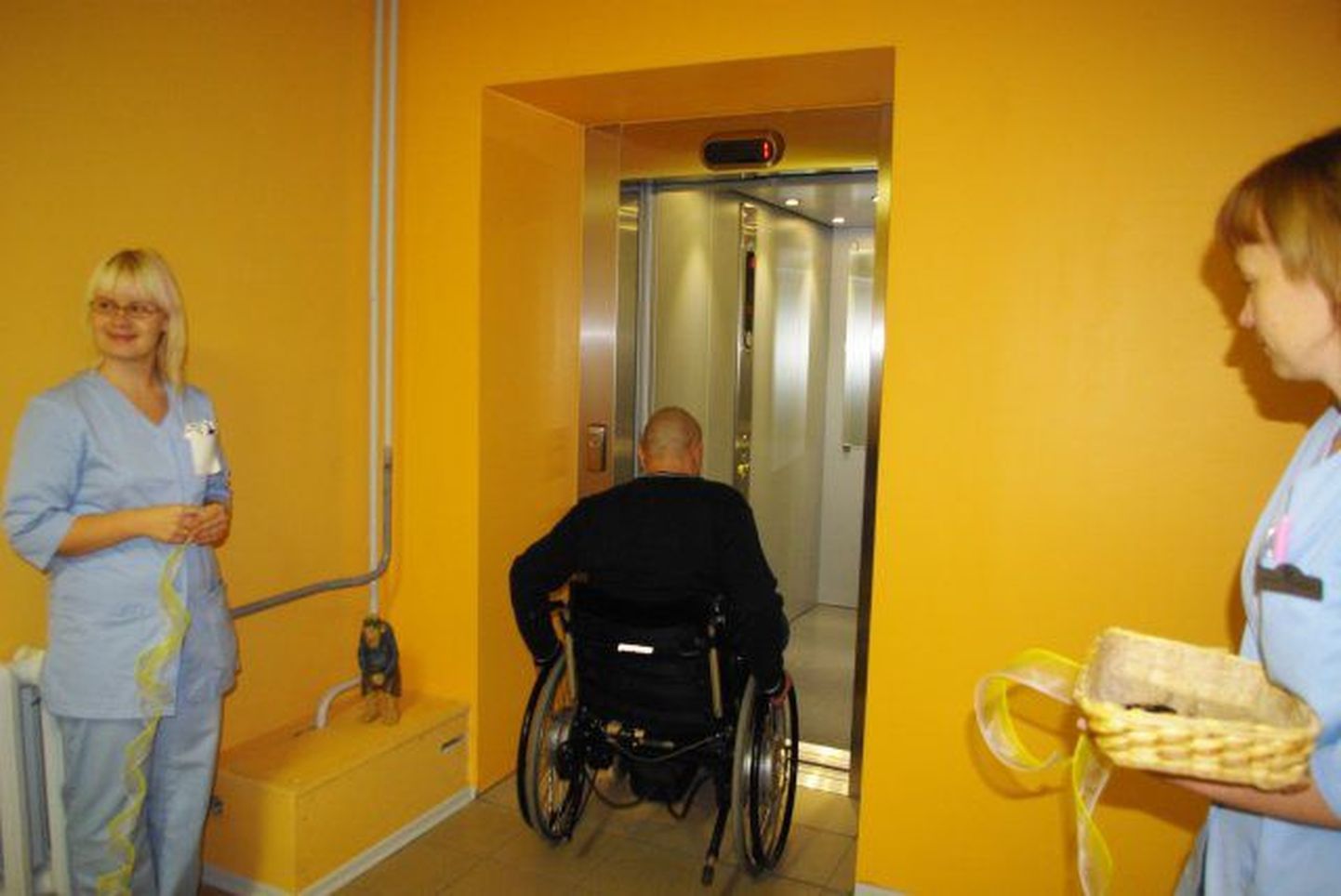 Lift muudab ratastoolis inimestel liikumise hõlpsamaks.