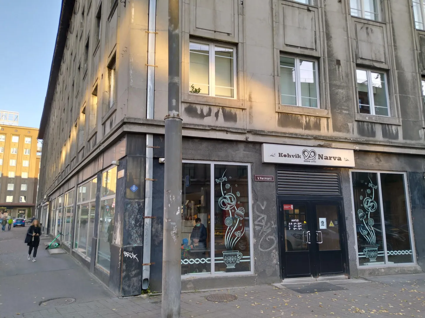 Aastast 1947, ütleb kohviku uksesilt.