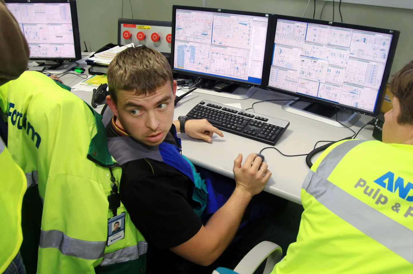 Aktsiaseltsi Fortum Termesti Pärnu koostootmisjaama operaatoriruum.