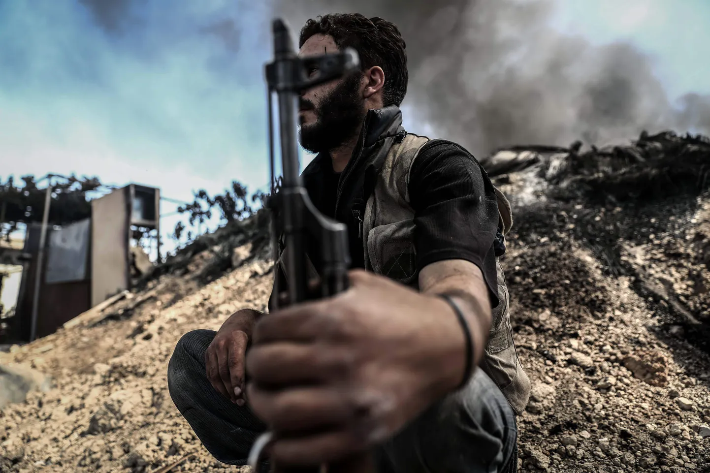 Islamiarmee (Jaish al-Islam) võitleja Tal al-Siwani rindel.