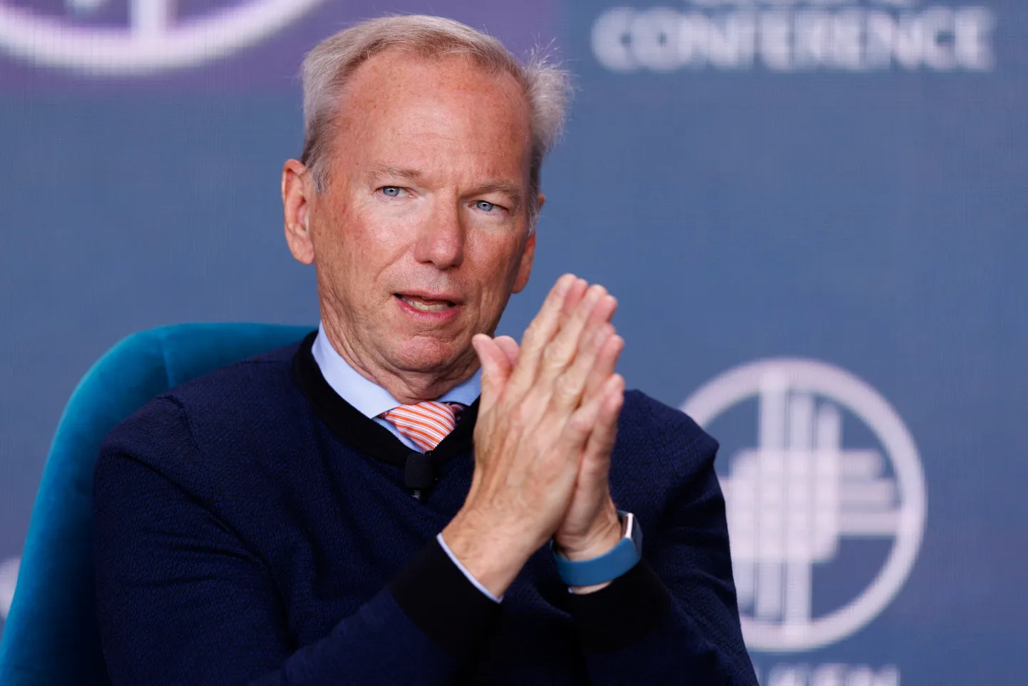 Fotol endine Google'i tegevjuht ja Special Competitive Studies Project esimees Eric Schmidt. Ta rõhutas Stanfordi loengus, et Nvidia positsioon on AI turul tugevalt kinnistunud, mistõttu konkurentidel võib olla keeruline järele jõuda.