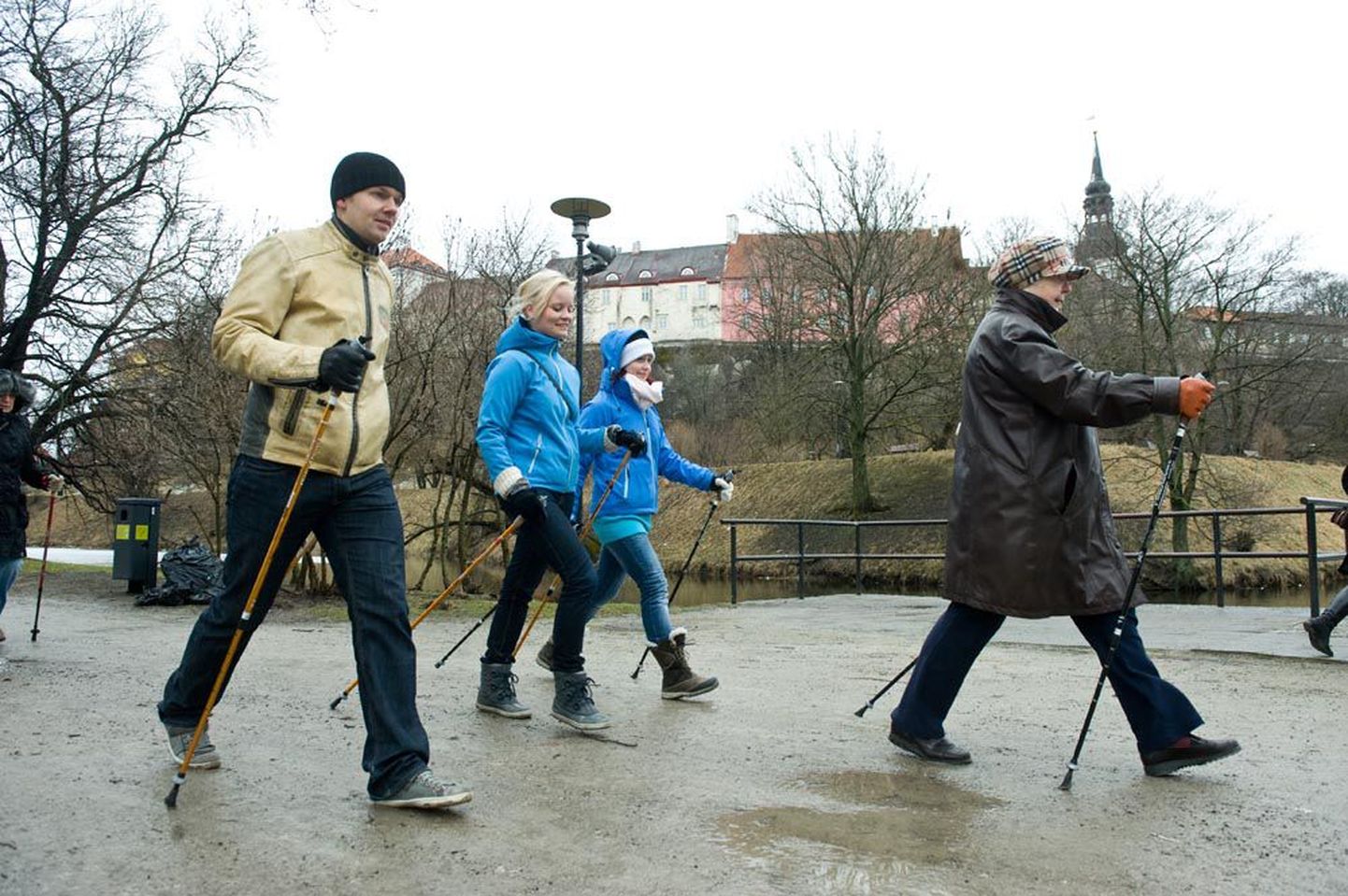 Eile oli aga Tallinnas Tornide väljakul käimispäev, kus hommikusele virgutusvõimlemisele järgnes südamematk.
