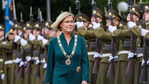 PRESIDENT ÜLLE MADISE ⟩ Polekski justkui eestlane – tuleb uksest sisse ja naerunägu on ees!