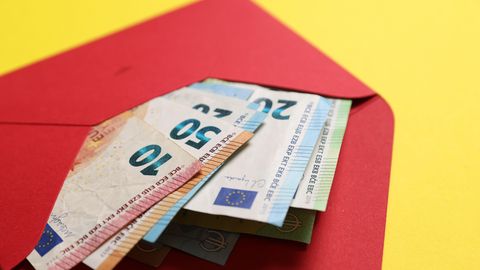 Eiropas algu tops: kam pēc nodokļu nomaksas visvairāk paliek pāri nauda?