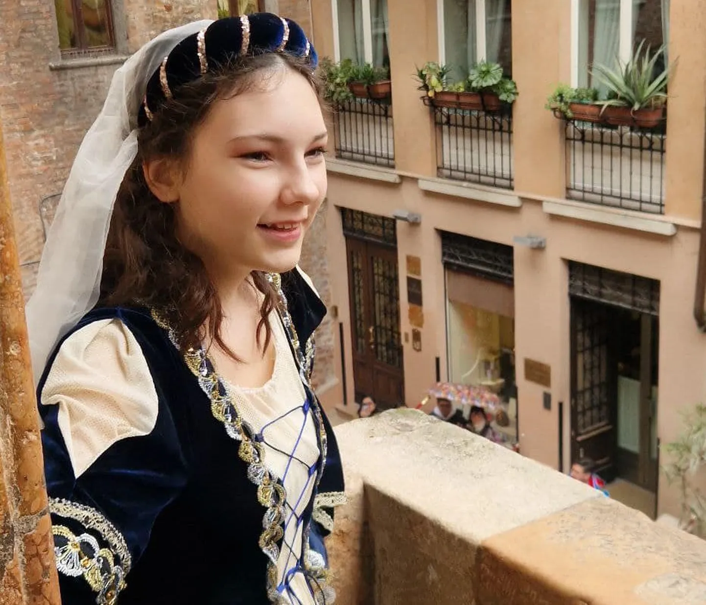 Нарвская Джульетта на балконе Casa di Giuietta в Вероне.