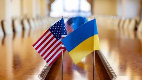 США и Украина проведут новые переговоры по завершению войны: Reuters раскрыло дату и место