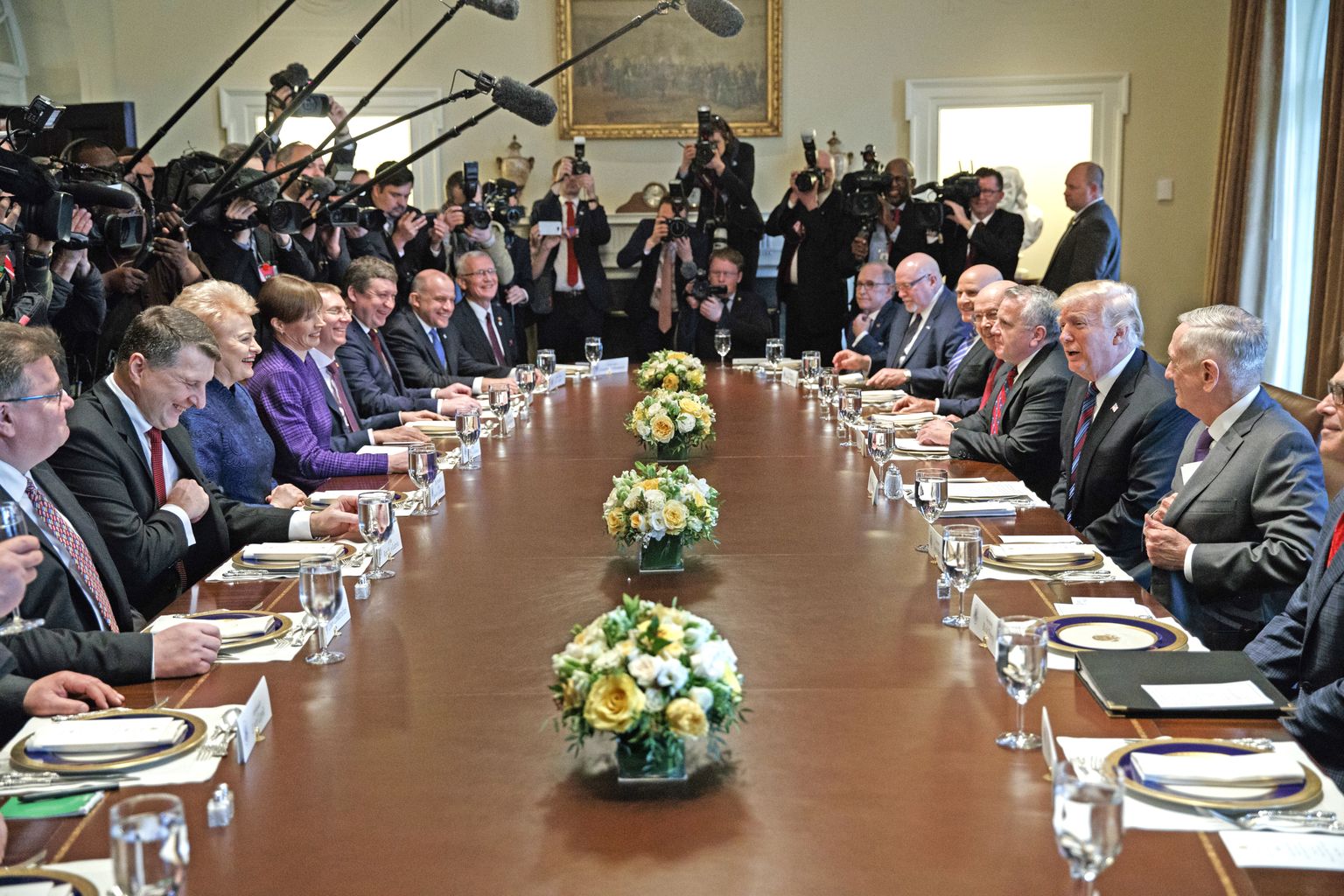 Donald Trump, Kersti Kaljulaid, Dalia Grybauskaitė ja Raimonds Vējonis lubasid otsida võimalusi regionaalse õhutõrjevõimekuse tugevdamiseks nii kahepoolselt kui ka NATO formaadis.