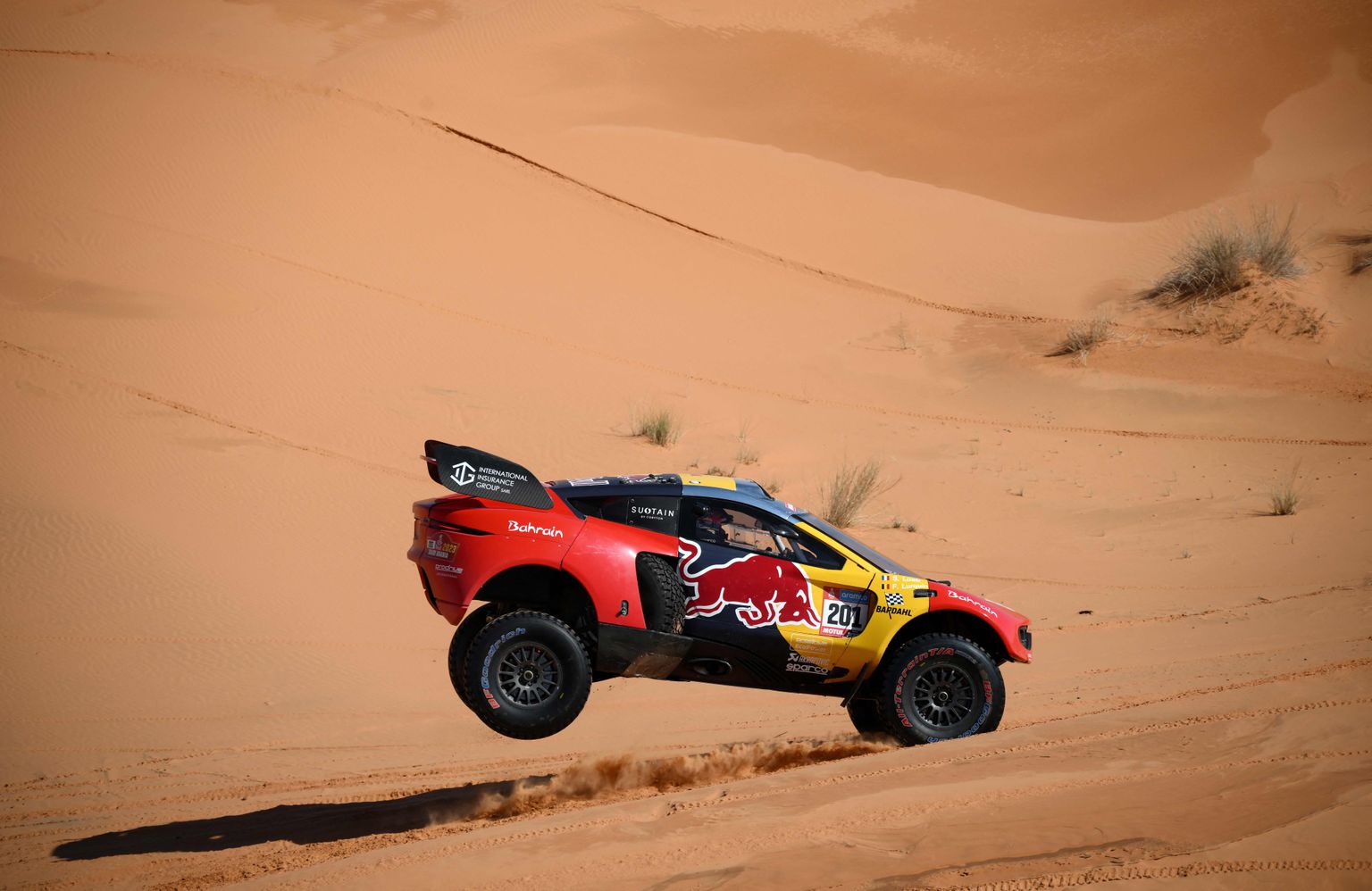Francūzis Sebastjans Lēbs ("Bahrain Raid Xtreme") rallijreida "Dakara" astotajā posmā.