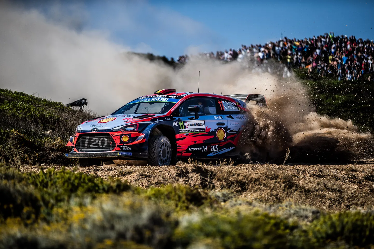 Thierry Neuville koos kaardilugeja Nicolas Gilsouliga Sardiinia rallil.