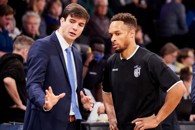 Pedro Calles (vasakul) ja tagamees Jaylon Brown.