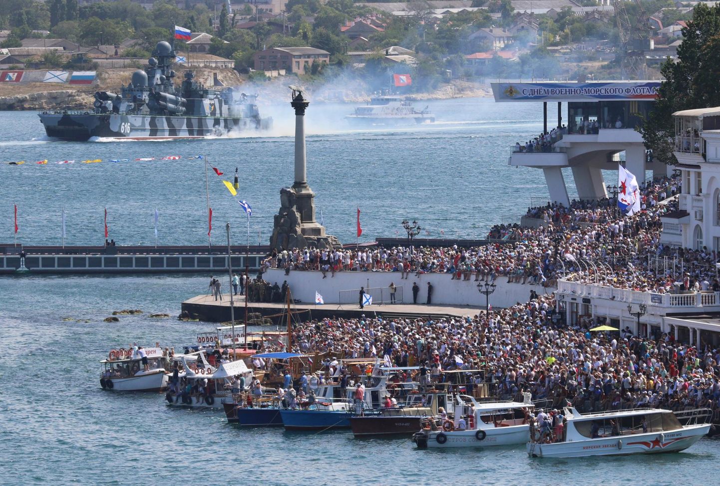 Парад ВМФ России в бухте Севастополя, 2020 год.