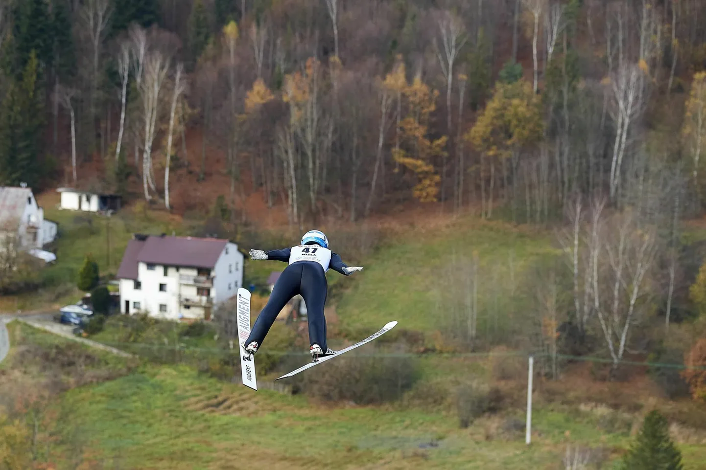Ei, tegemist pole photoshop’iga, vaid täpselt nõnda talvistes tingimustes suusahüppajad oma hooaja avasidki.