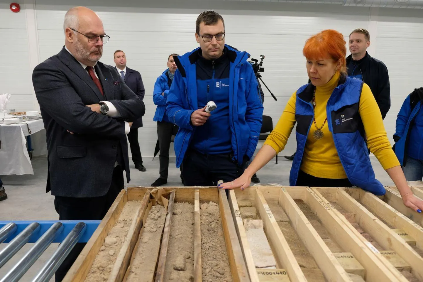 President Alar Karis Arbaveres Eesti geoloogiateenistuse uurimiskeskuses.