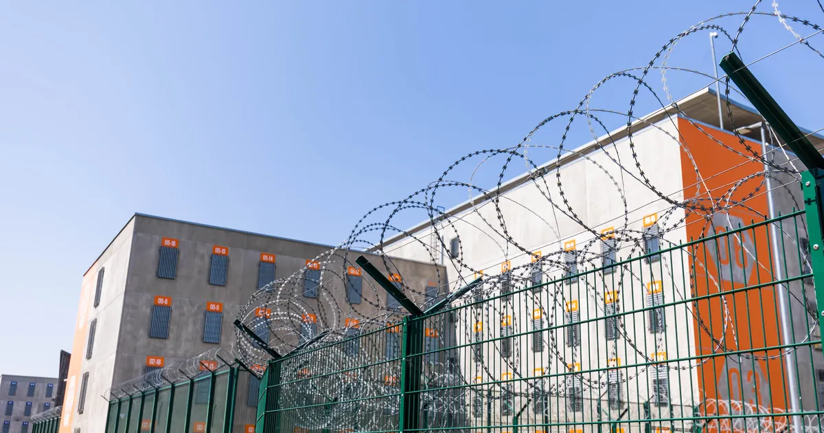 ОБЗОР Заключенного в Таллиннской тюрьме успокоили с помощью электрошокера