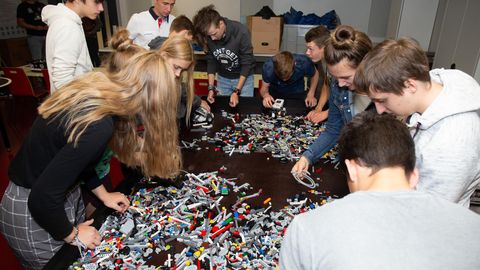 Noored saavad ehitada roboti ja uurida enda DNAd