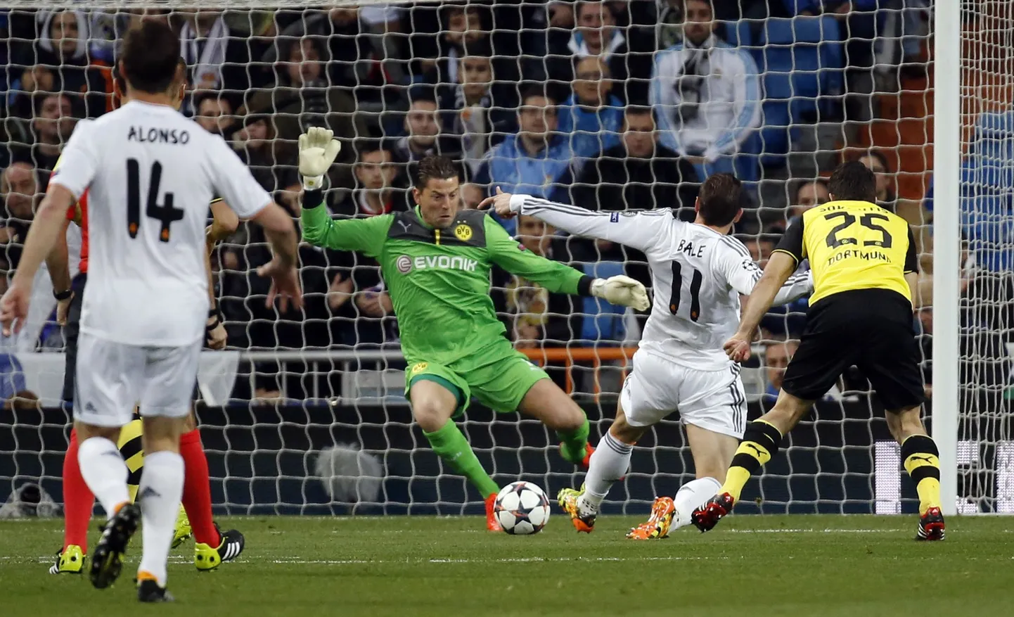 Gareth Bale löömas Madridi Reali esimest väravat.