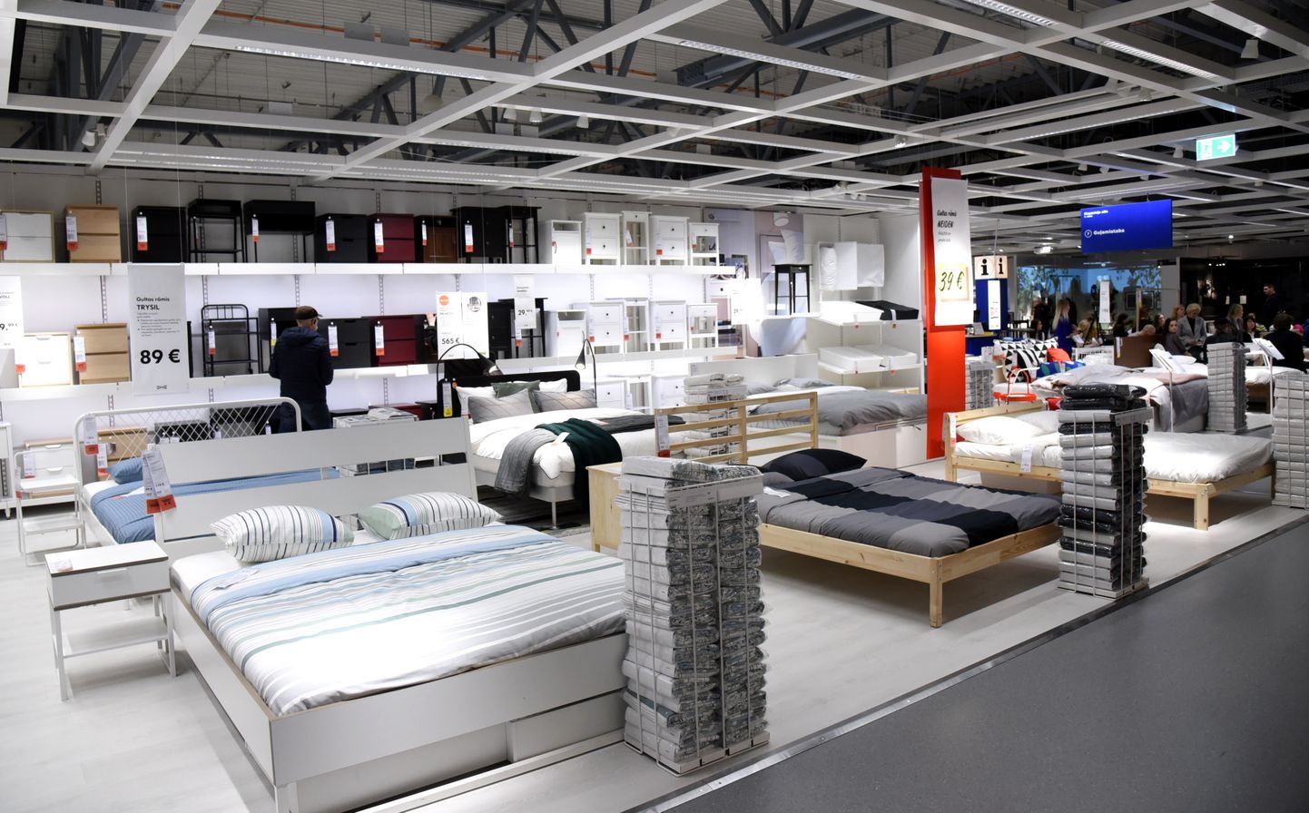 Zviedrijas mājokļu labiekārtošanas preču kompānijas "IKEA" veikala telpas.