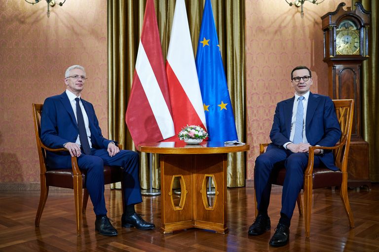Ministru prezidents Krišjānis Kariņš vizītes laikā Varšavā tiekās ar Polijas premjerministru Mateušu Moravecki