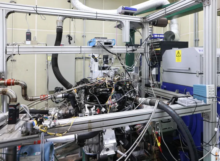 Selline näeb välja Hyndai-Kia uus mootor laboris, kus seda veel testitakse.