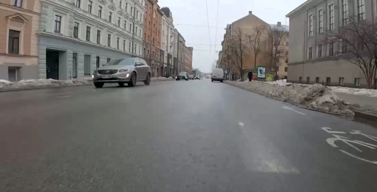 A. Čaka ielas brauktuve un velojosla