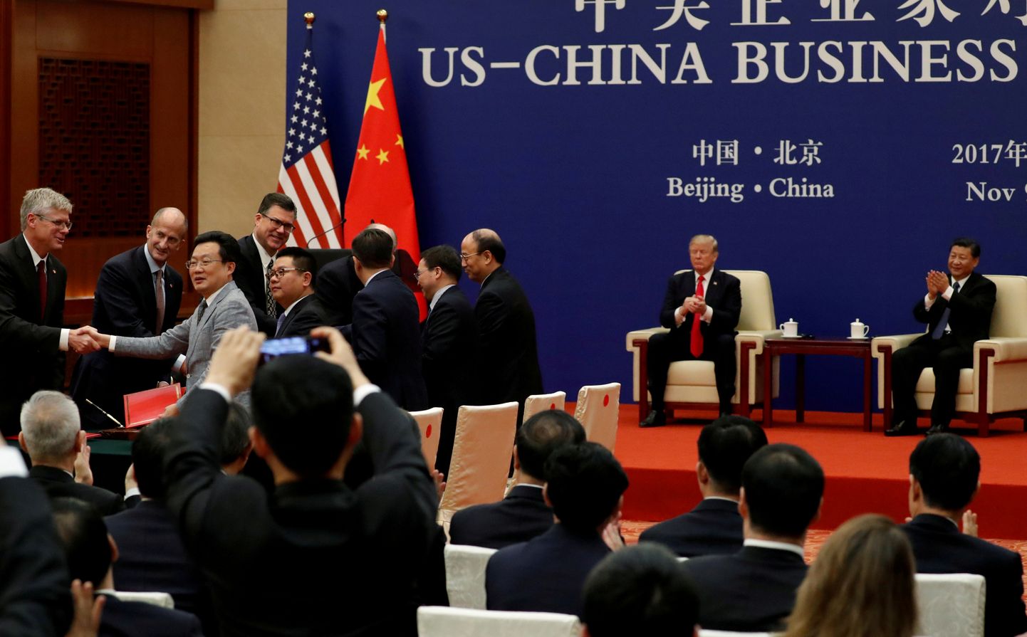 Hiina president Xi Jinping ja Ameerika Ühendriikide president Donald Trump mullu tunnistamas kahe riigi ärikoostöö lepingute allkirjastamist Pekingis.