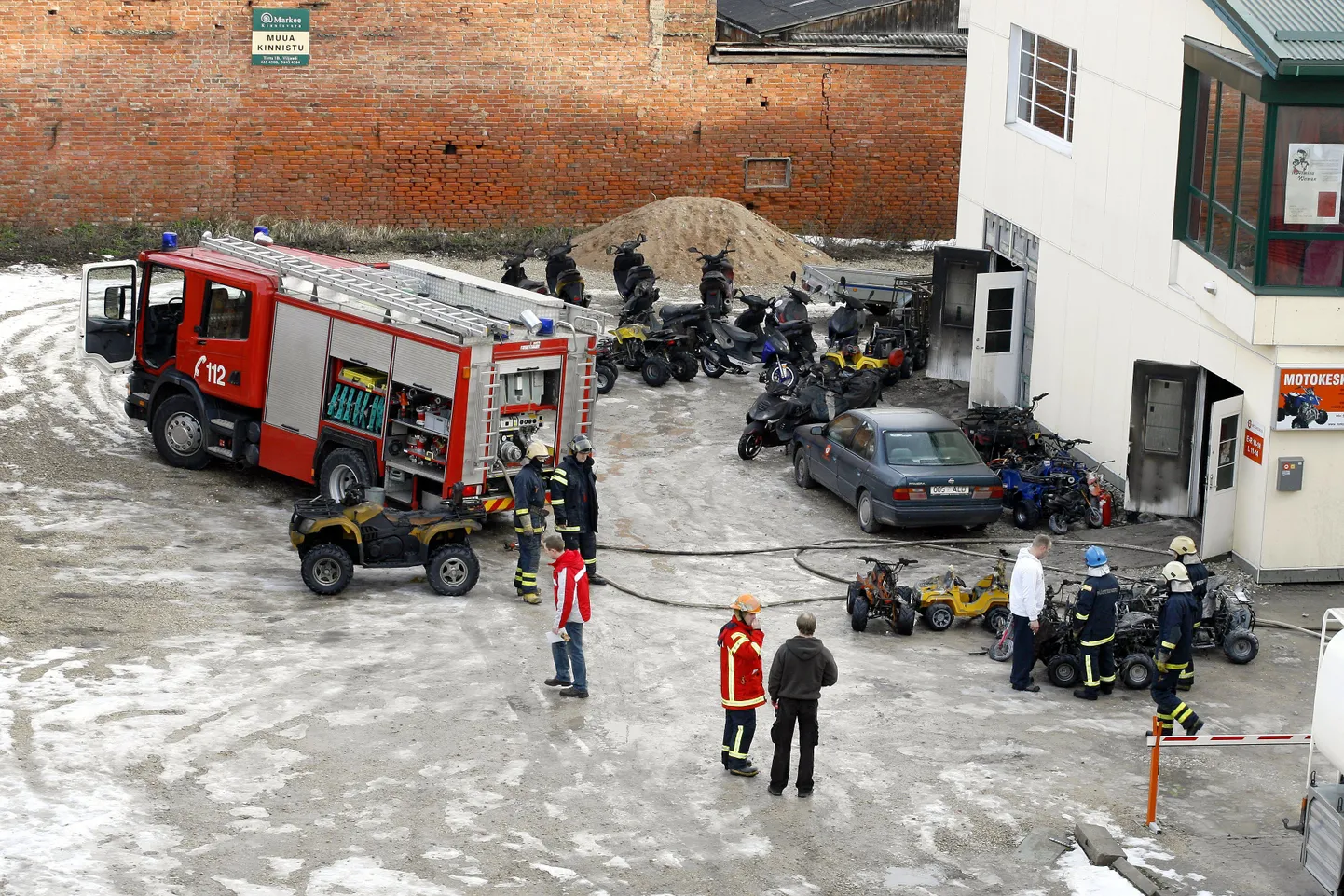 Täna hommikul käisid päästjad kustutamas Viljandis Tartu tänaval asuvat motokeskust.
