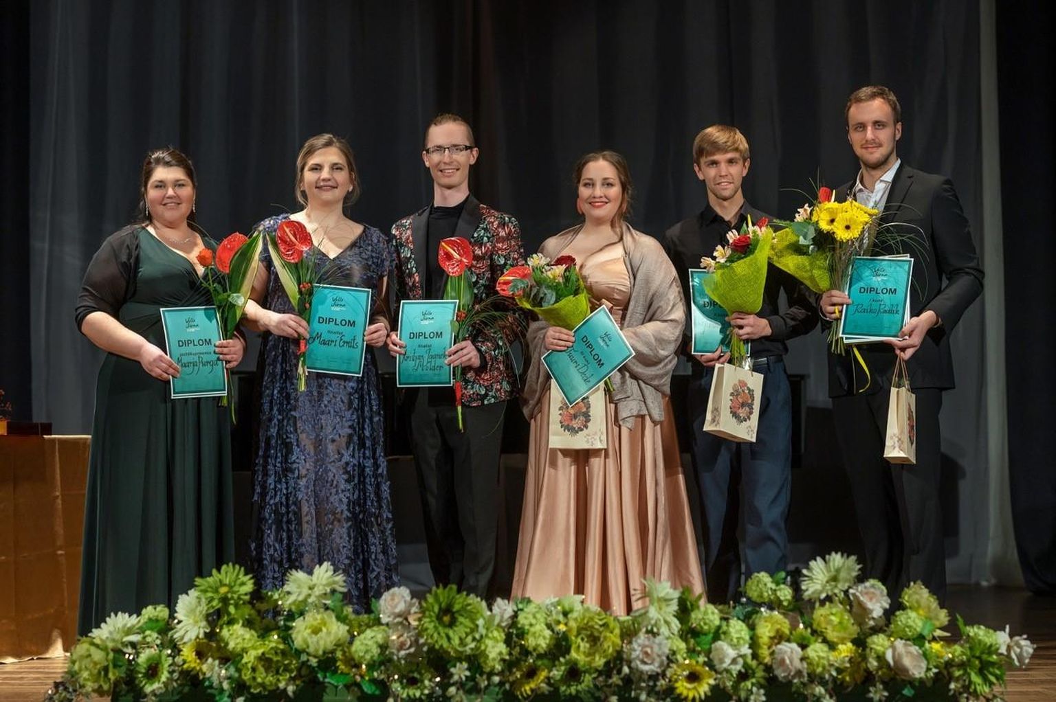 Vello Jürna konkursi finalistid Maarja Purga (vasakult), Maari Ernits, Kristjan Jaanek Mölder, Tuuri Dede, Janari Jorro ja Raiko Raalik, kes pälvis võidu ning kolm eripreemiat.
