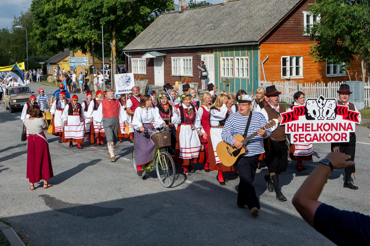 LEVIK LAULU KAUDU: Kärla koorist alguse saanud viirusepuhang levis edasi teiste kohalike laulukooride kaudu.