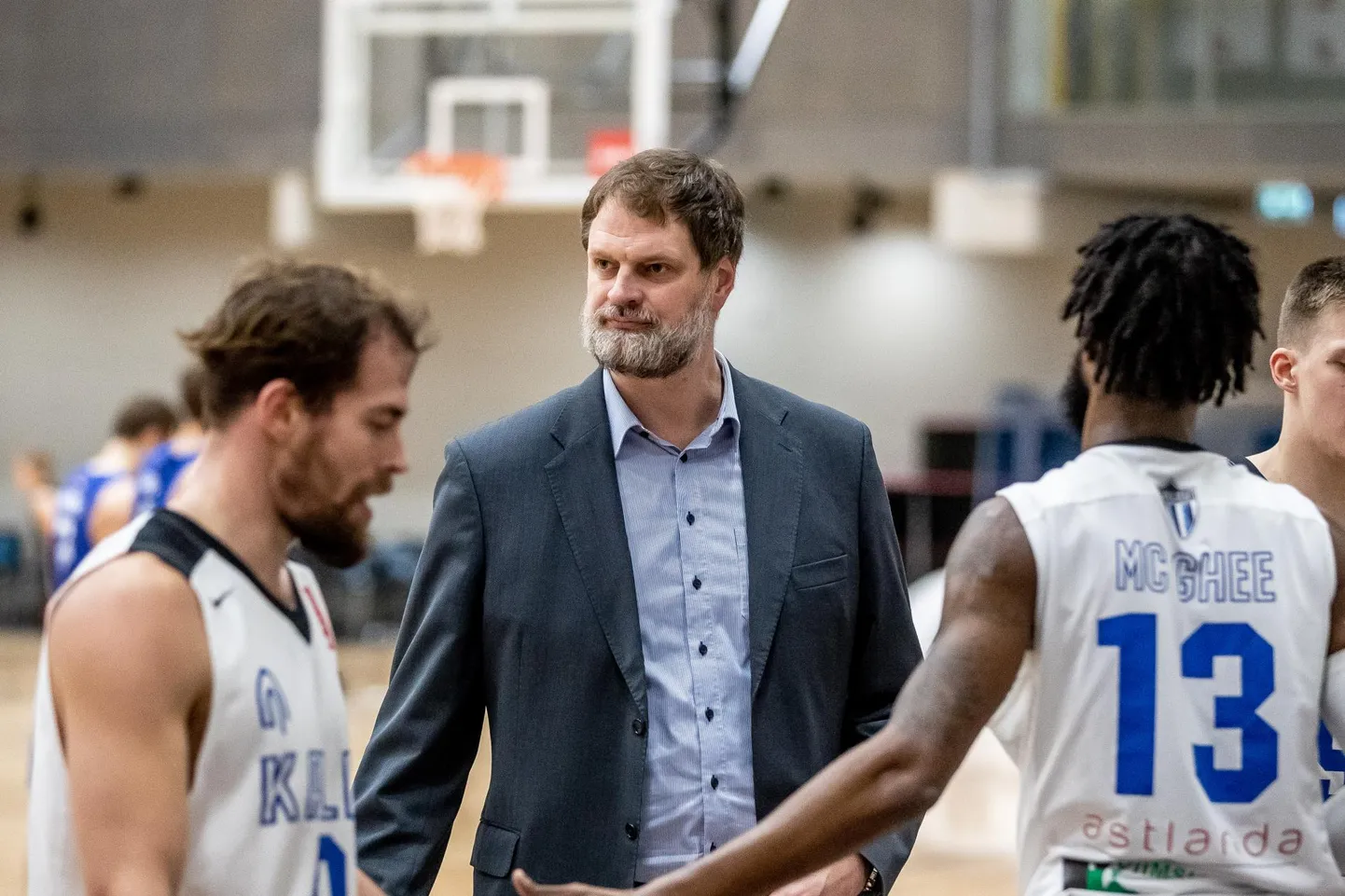 Tallinna Kalev sai Martin Müürsepa (keskel) debüütmängus ootamatu kaotuse Läti Ülikoolilt.
