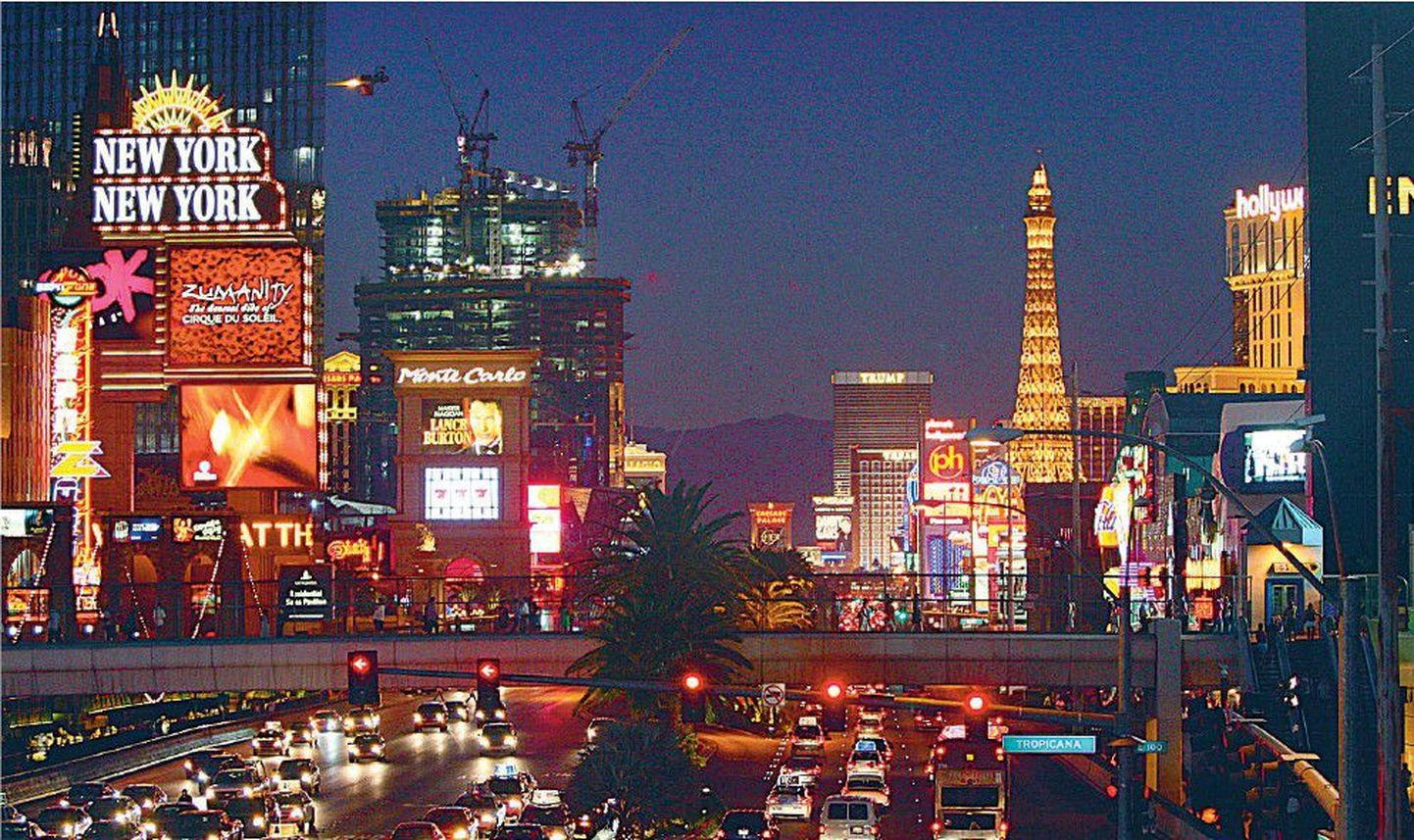 Las Vegase hotellid-kasiinod on võtnud Eiffeli torni, Egiptuse püramiidi, Veneetsia Doodide palee, Monte Carlo kasiino ja New Yorgi Vabadussamba kuju ning kogu see hiilgus on mahutatud mõnekilomeetrisele tänavalõigule.