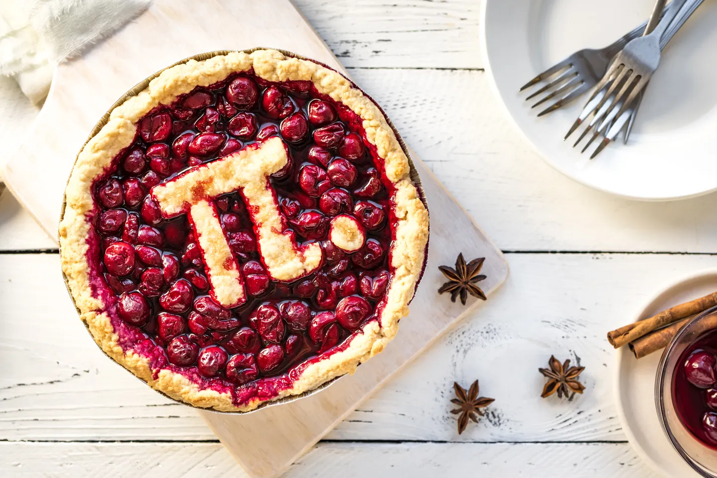 Pii päeva tähistatakse tihti ümmarguse pirukaga, mis on kaunistatud π sümboliga.