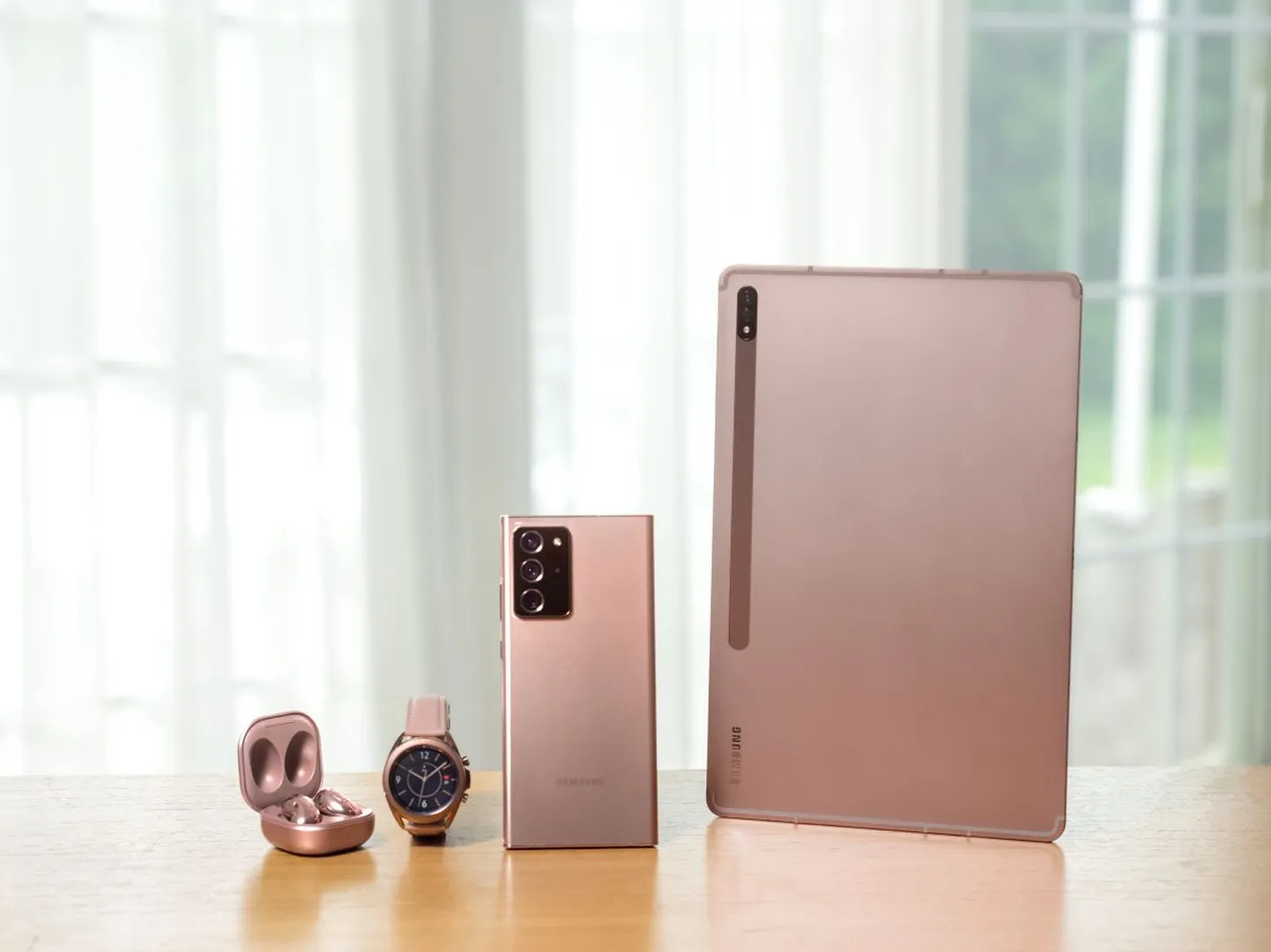 Новая линейка смартфонов и аксессуаров от Samsung