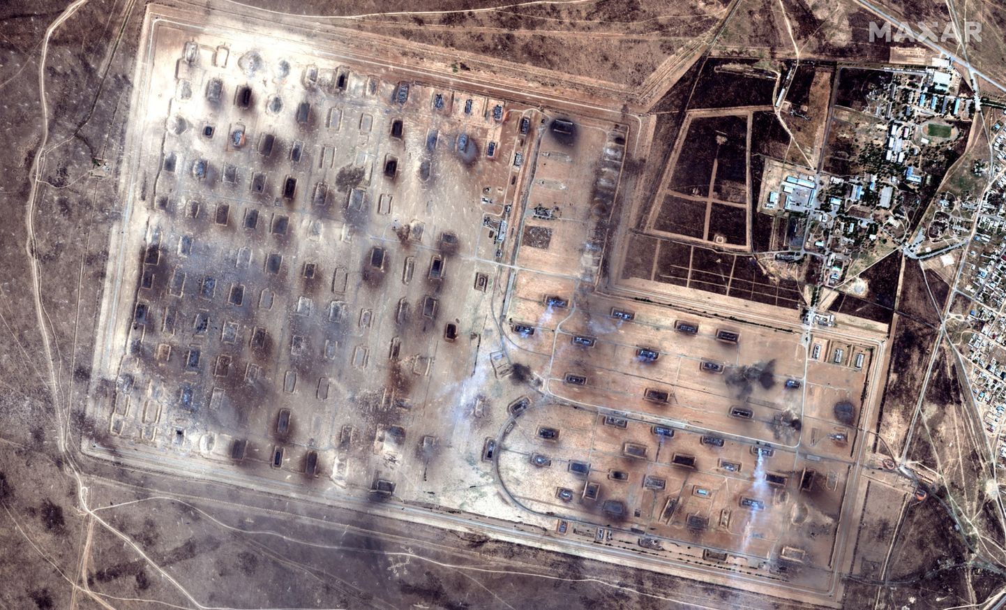 2019. gada 25. jūnijā "Maxar Technologies" sniegtais satelīta attēls liecina par munīcijas noliktavu pēc sprādzieniem Arisā, Kazahstānas dienvidos.
